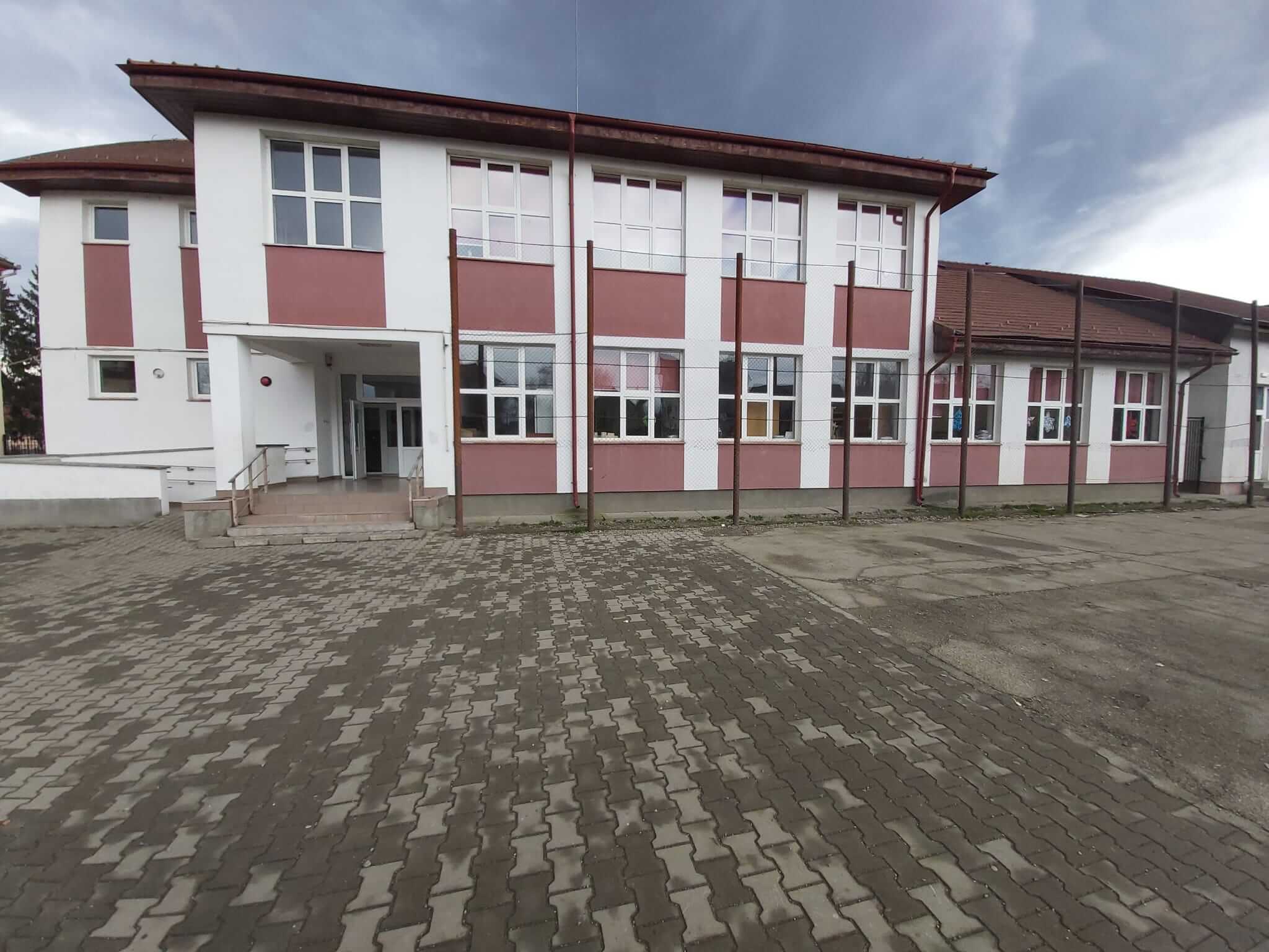 Clădirea principală a școlii